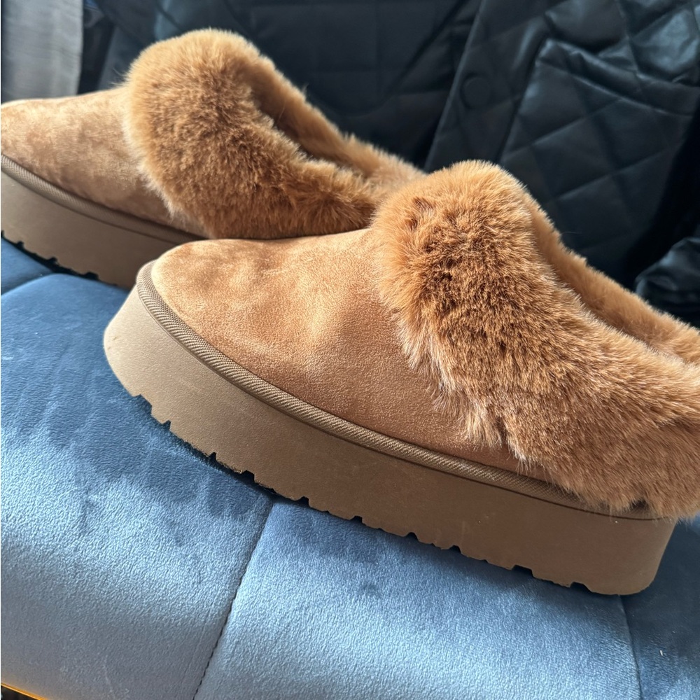 Fur trim and lined platform, step in booties.